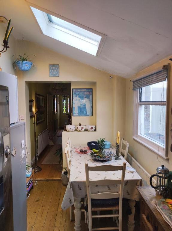 Cosy Double Near Wimbledon Londra